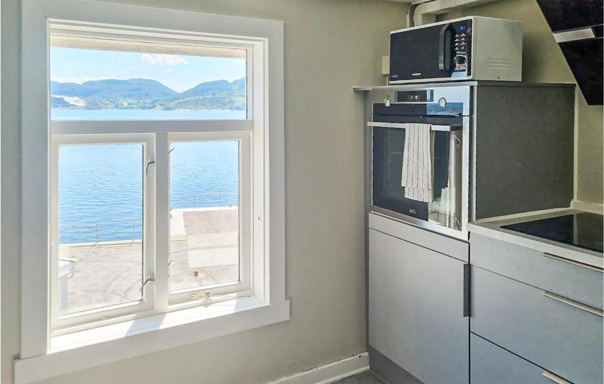 Awesome Home In Kristiansund With House Sea View Exterior foto